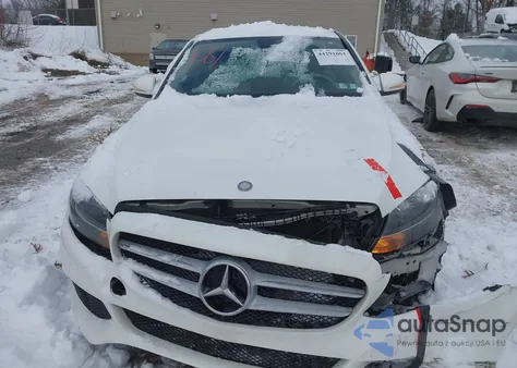 2015 Mercedes-Benz C 300 4Matic из США, поврежденный, VIN 55SWF4KB4FU008853